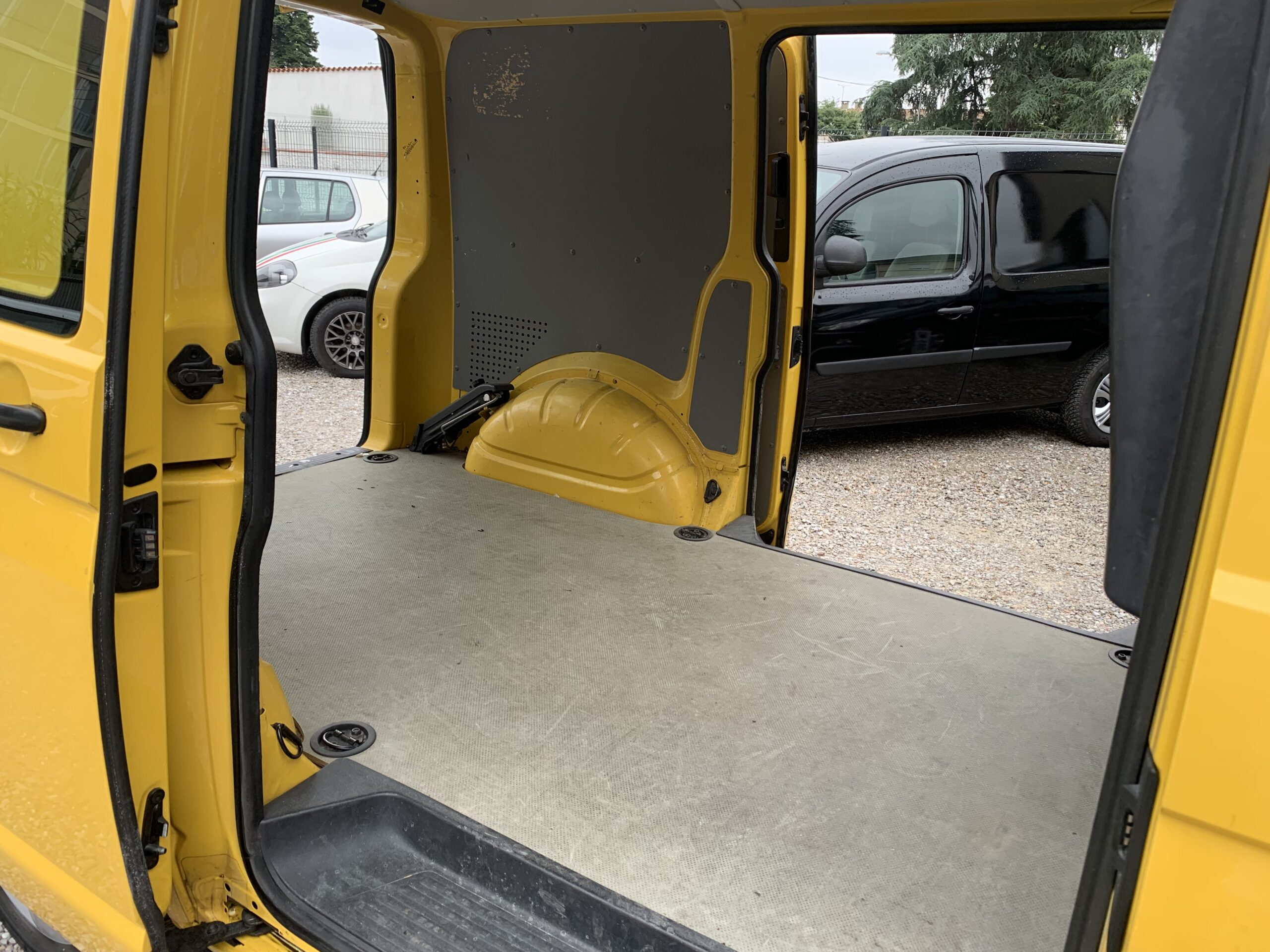 17 b2cautofr_VW-T5_vehicule_occasion_Castres_17